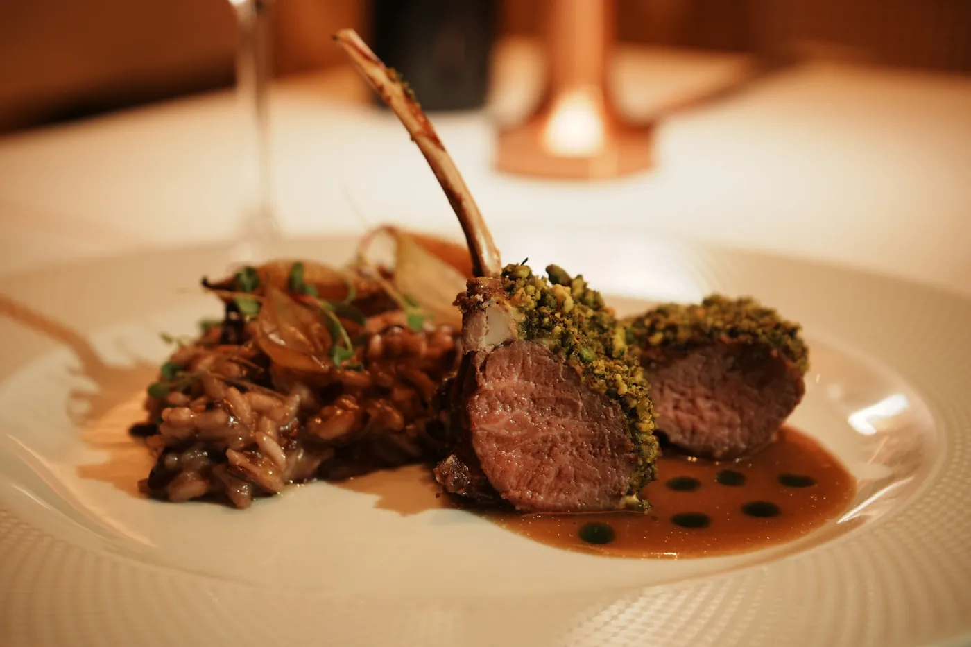 Noce di agnello in crosta di pistacchi